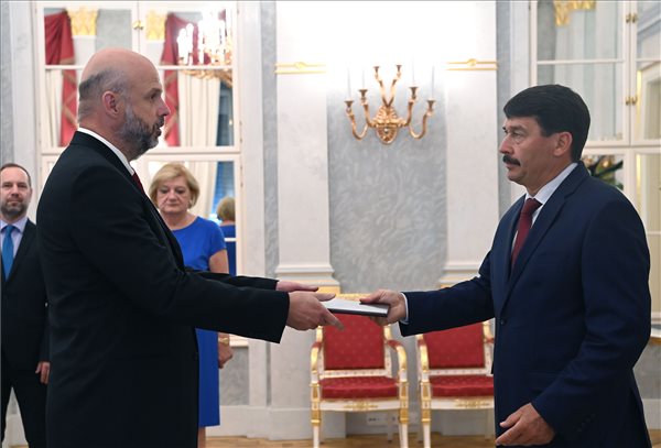 Takáts_Előd_rektori_kinevezés_MTI